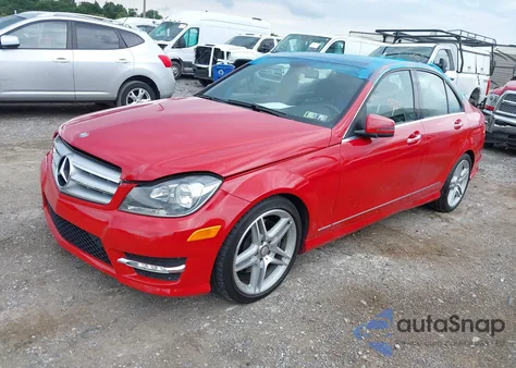 2013 Mercedes-Benz C 300 Sport 4Matic из США, поврежденный, VIN WDDGF8AB0DG109251